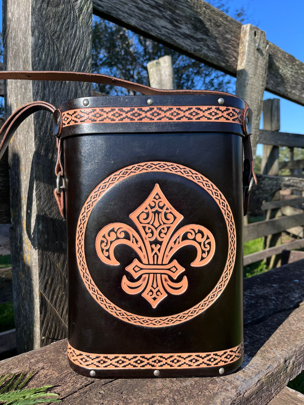 Mateira em Couro – Elegância e Tradição para o Seu Chimarrão