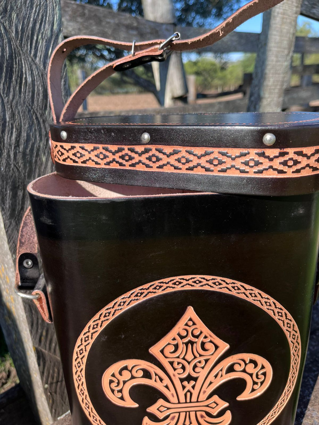 Mateira em Couro – Elegância e Tradição para o Seu Chimarrão